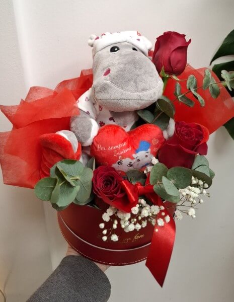 Flower box con peluche e fiori freschi